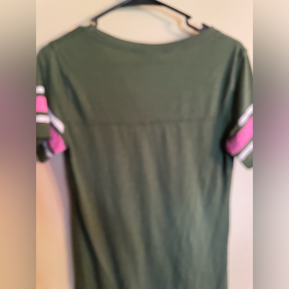 Victoria’s Secret Pink! Green and pink #86 Jersey Tee. - Picture 2 of 4